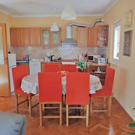 In Jasenice 35579 Apartment Rovanjska